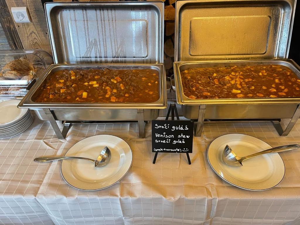 Jedlo v ubytovaní bed & breakfast alebo blízkom okolí