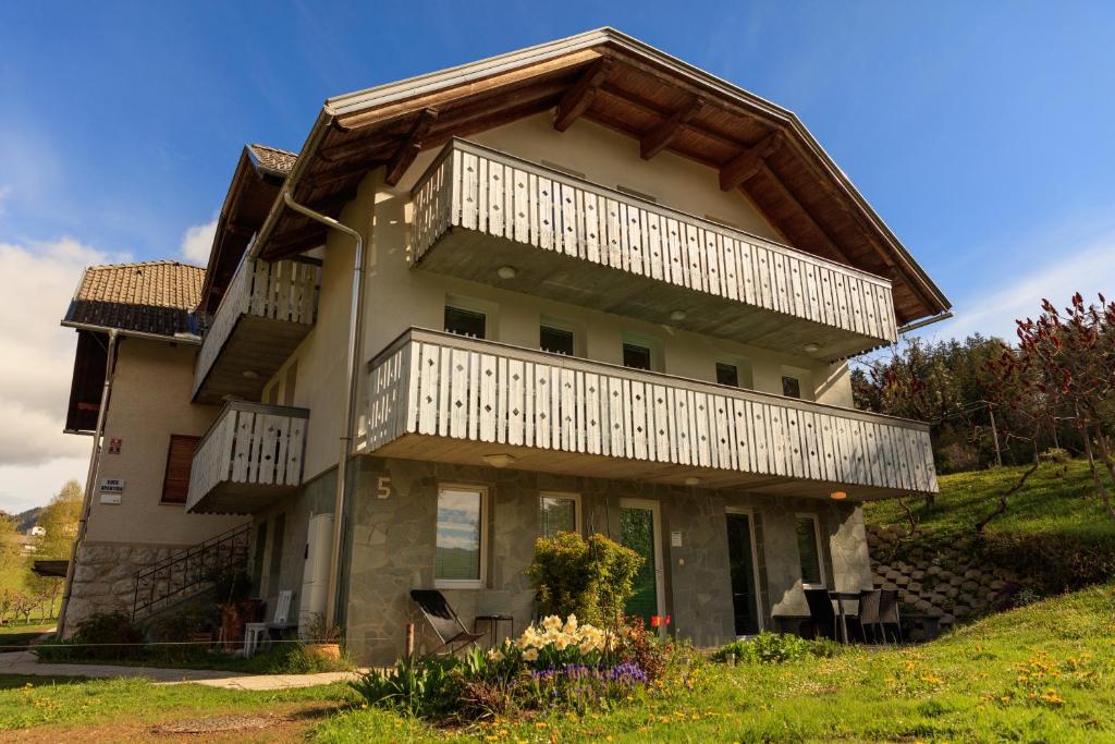 Budova, kde se apartmán nachází