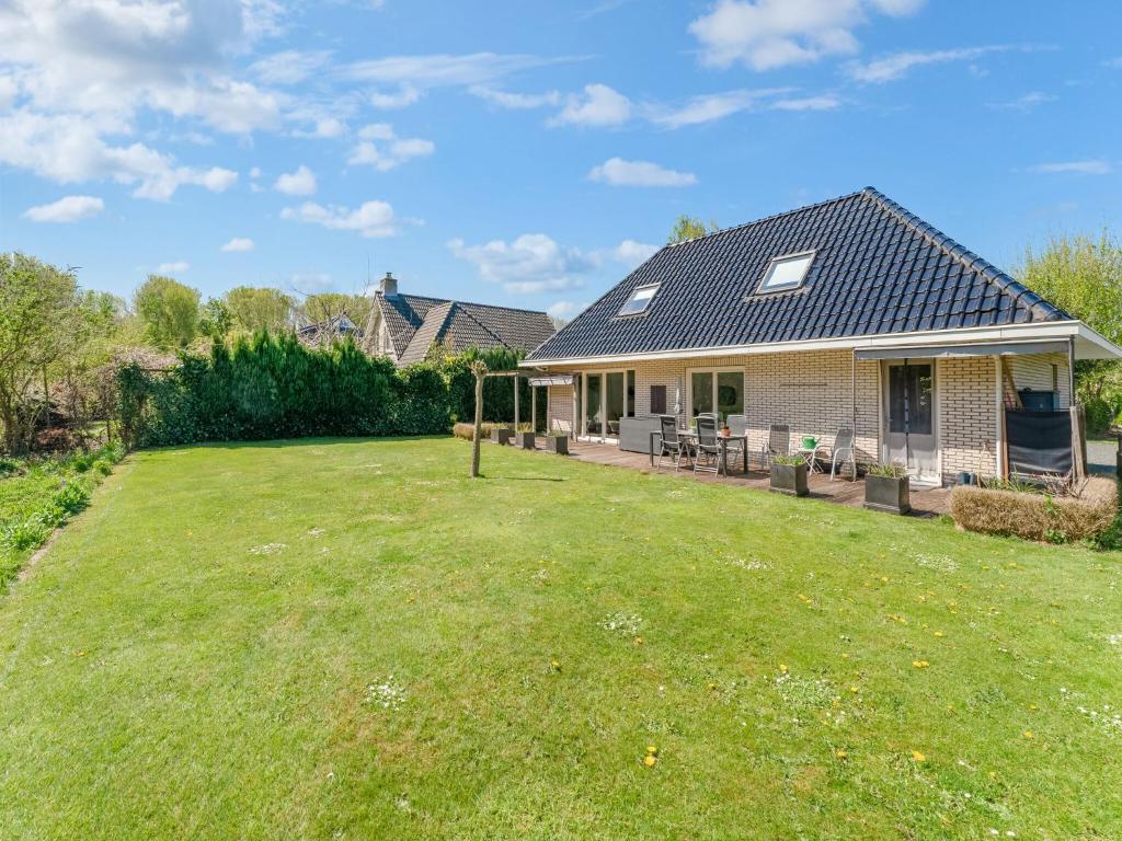 Cosy holiday home in Zeewolde with garden