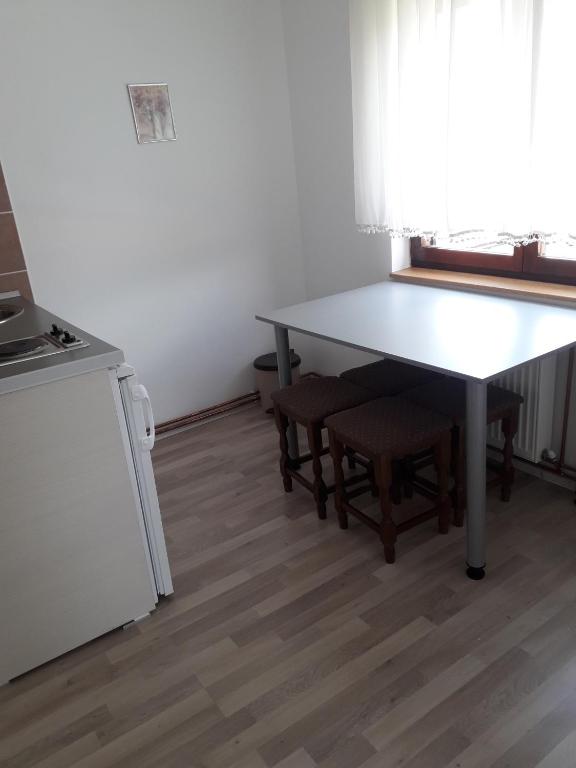 Kuchyň nebo kuchyňský kout v ubytování AKVASTAR smeštaj