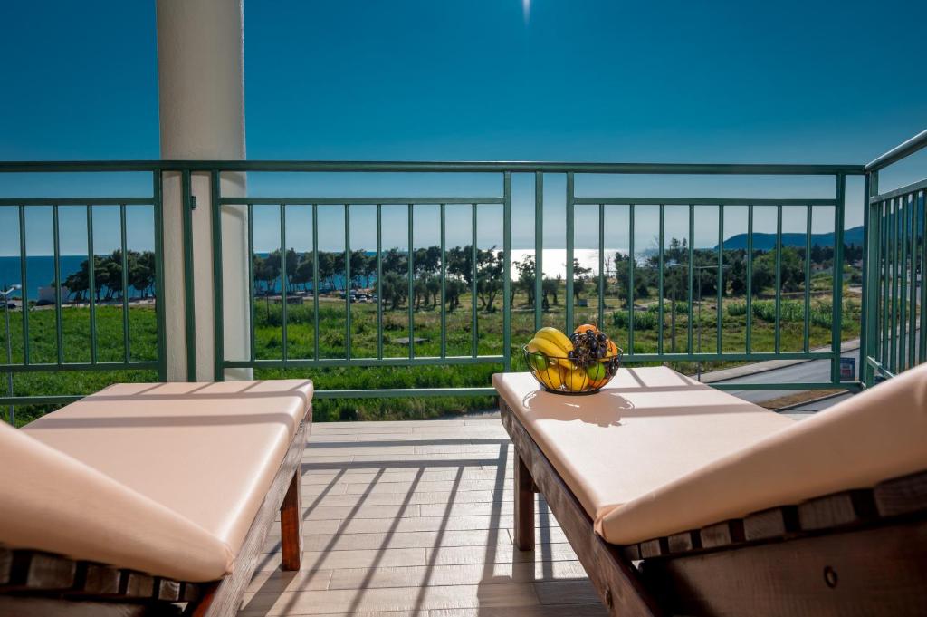 a balcony with two chairs and a bowl of bananas at Apartment Hanja in Bar