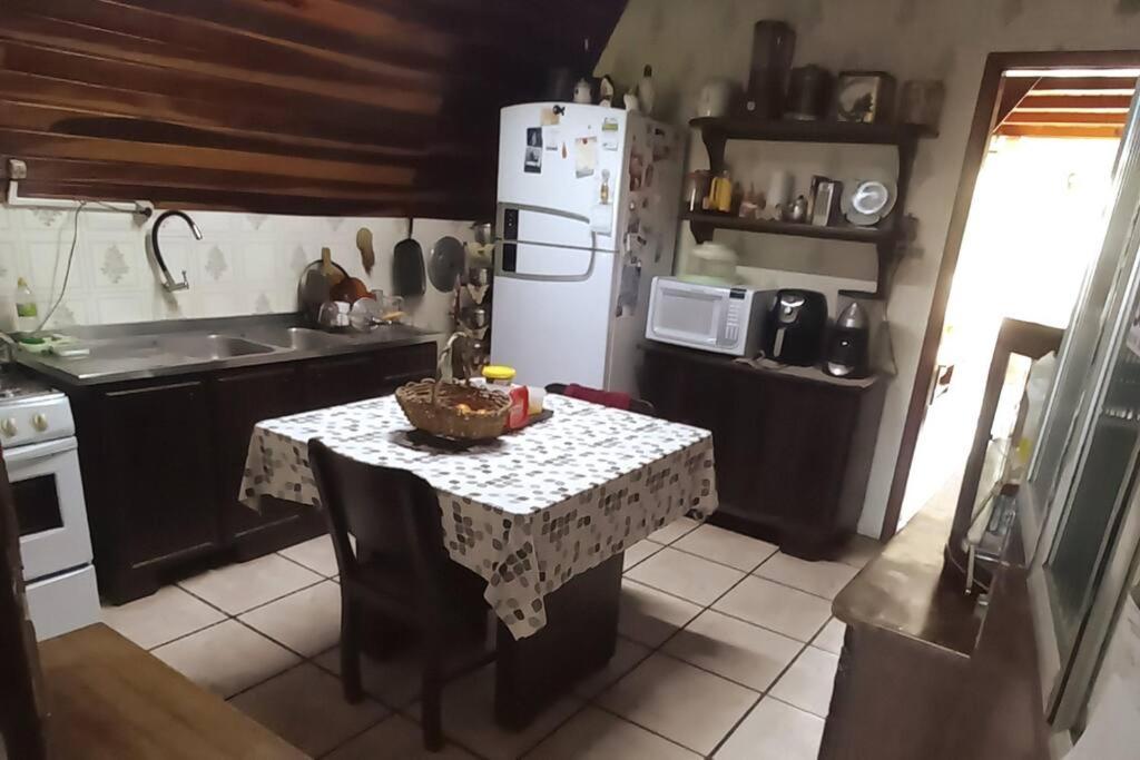 Kuchyň nebo kuchyňský kout v ubytování Cabanna Hostel