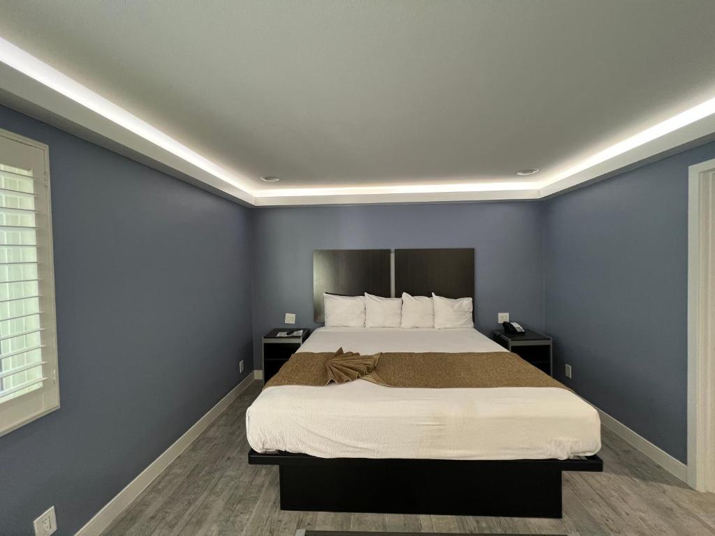 Deluxe Inn Hawthorne/ LAX - Deluxe King Suite