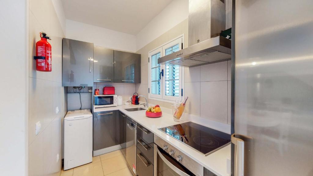 Kuchyň nebo kuchyňský kout v ubytování VILLA ANIL Lanzarote