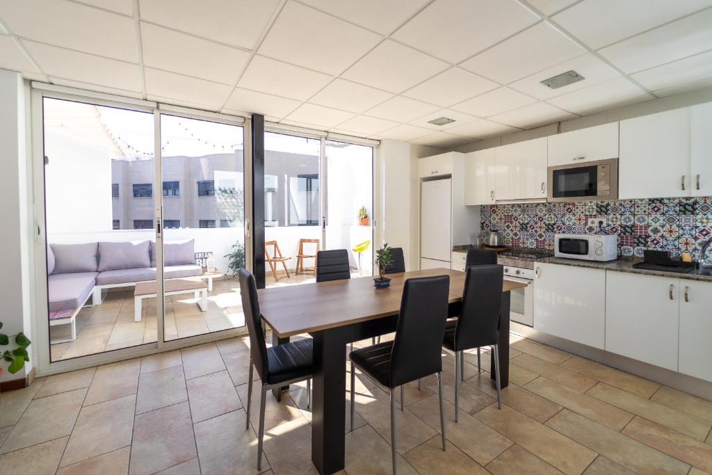 Kuchyň nebo kuchyňský kout v ubytování Un Lugar House Canteras - Coliving