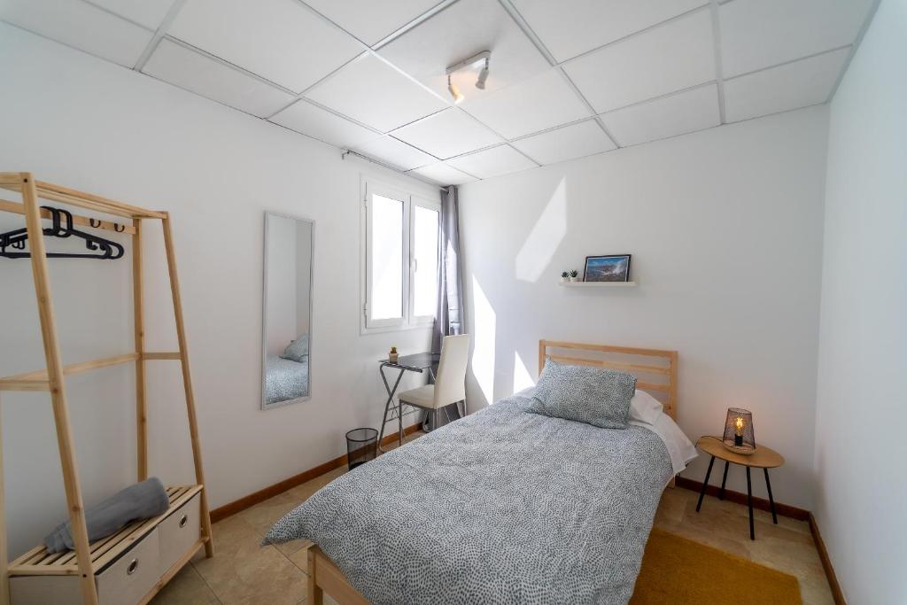 Postel nebo postele na pokoji v ubytování Un Lugar House Canteras - Coliving