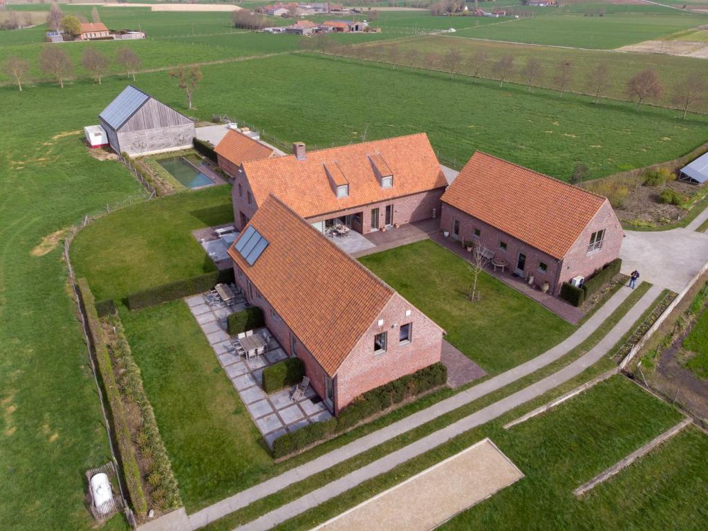 Een luchtfoto van home in a rural setting with a wonderfully garden