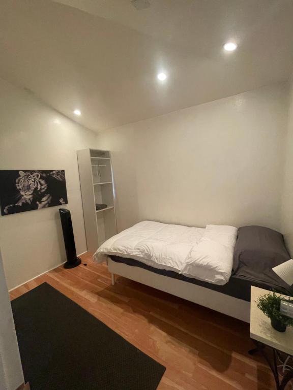 Postel nebo postele na pokoji v ubytování Culver City Hostel