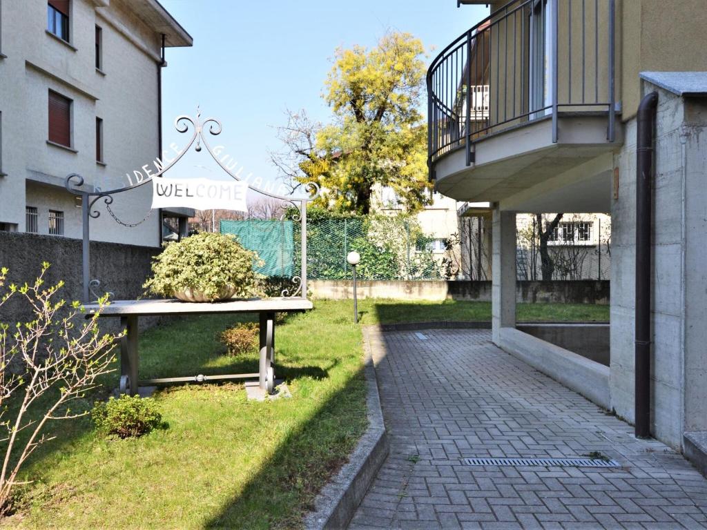 Vonkajšia záhrada v ubytovaní Lake Como Apartment in Dervio