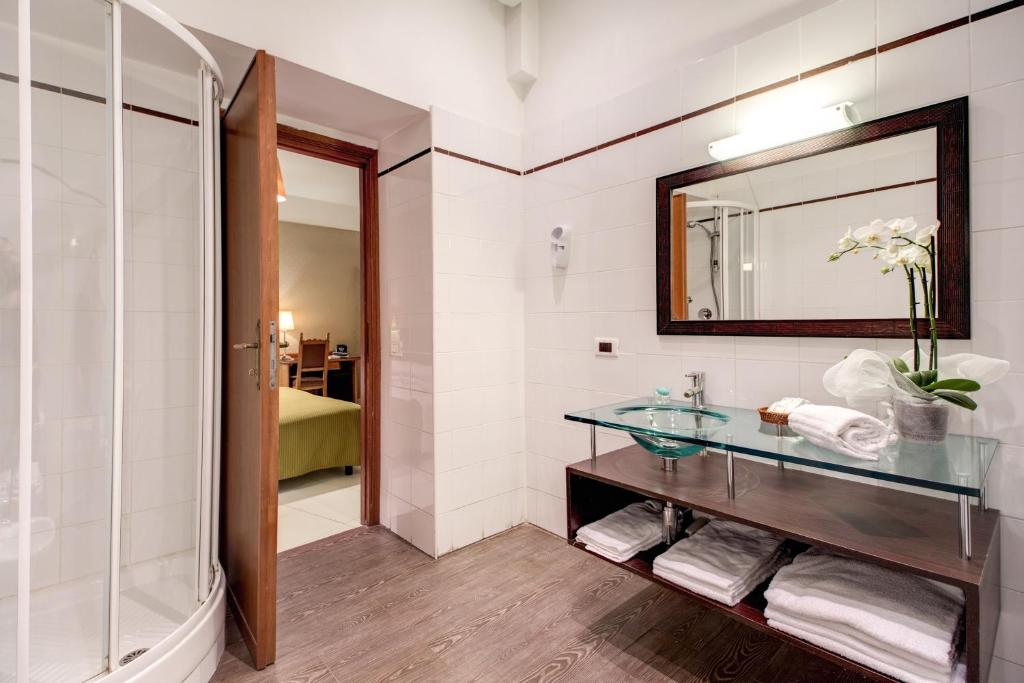Postel nebo postele na pokoji v ubytování Hotel St. Moritz