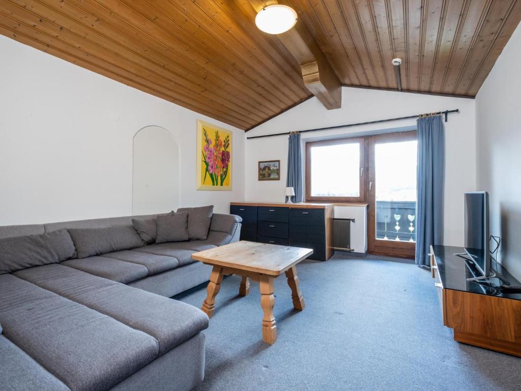 Televízia a/alebo spoločenská miestnosť v ubytovaní Weinberghof I