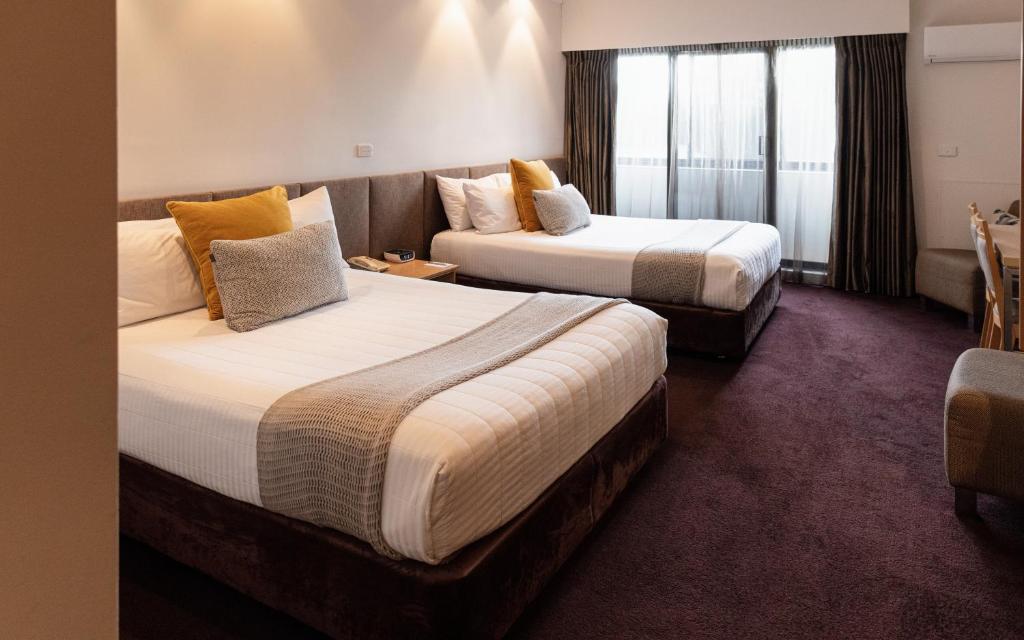 
Deluxe Double Queen Room
