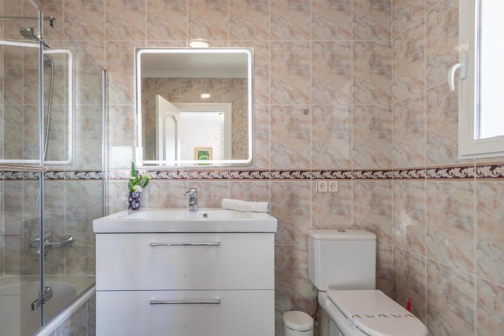 A bathroom at Villa Galicia