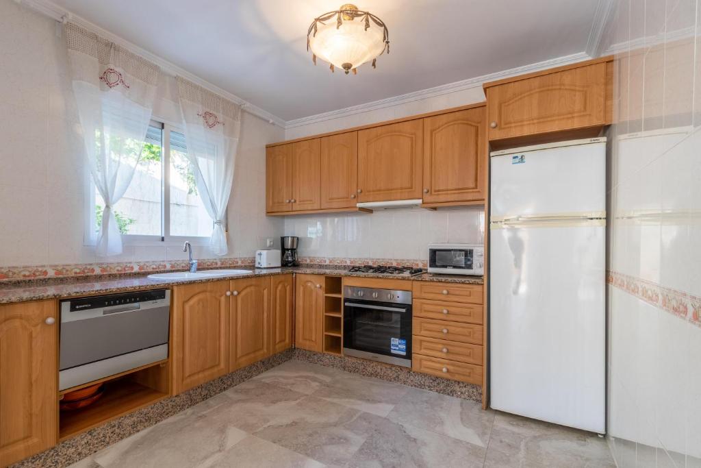 A kitchen or kitchenette at Villa Galicia