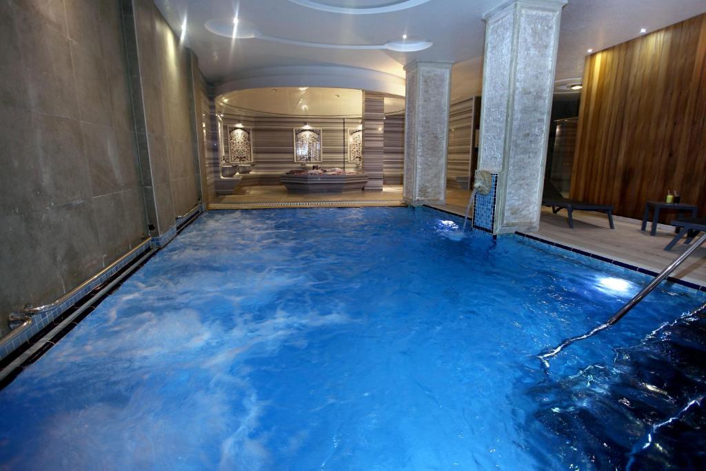Bazén v ubytování Ugur Termal Residence nebo v jeho okolí