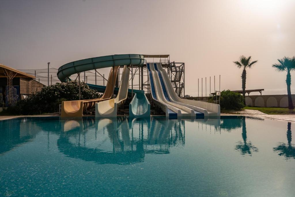 Bazén v ubytování Khayam Garden Beach Resort & Spa nebo v jeho okolí