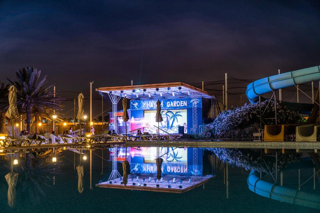 Bazén v ubytování Khayam Garden Beach Resort & Spa nebo v jeho okolí