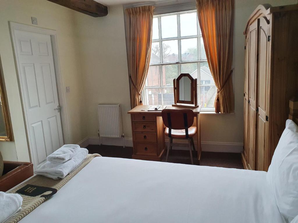 The Littleton Arms - Standard Twin Room