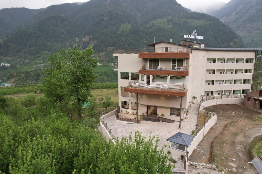 Nespecifikovaný výhled na hory nebo výhled na hory při pohledu z hotelu