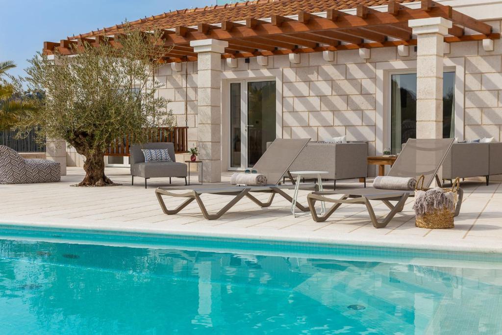 Bazén v ubytovaní Luxury Villa Salvina alebo v jeho blízkosti