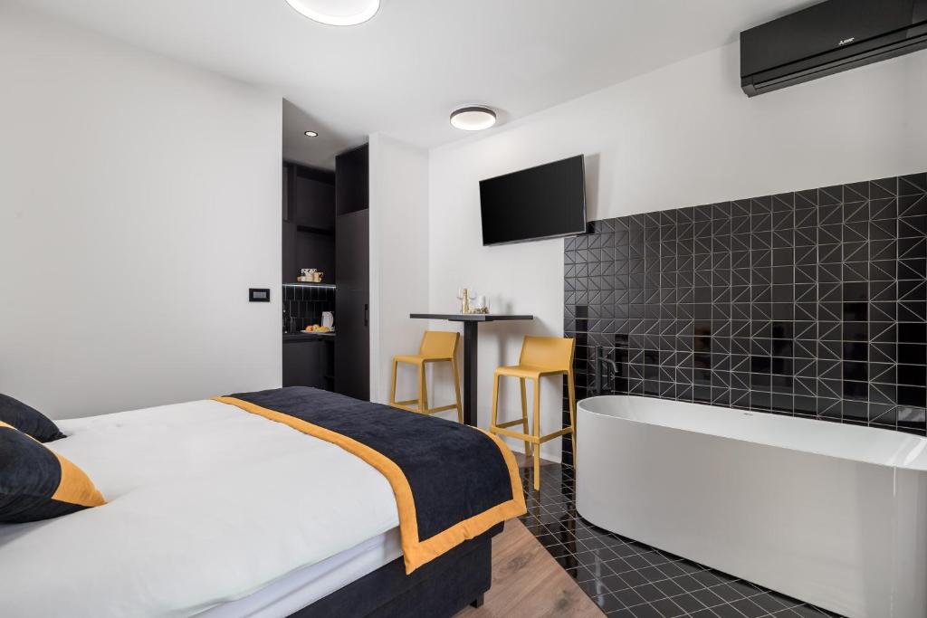 Säng eller sängar i ett rum på Apartmani Artqart Rijeka