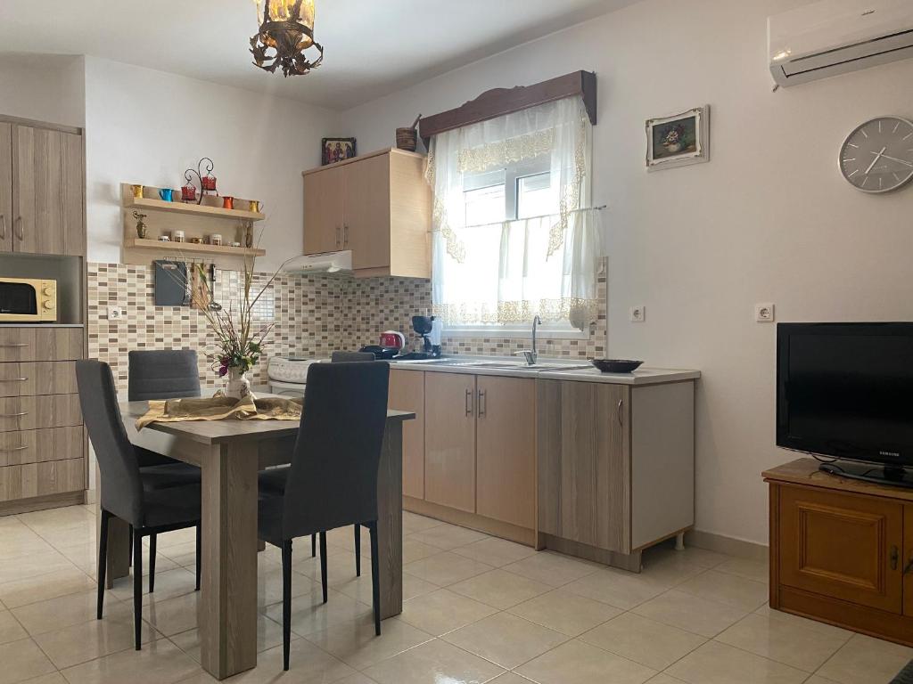 Kuchyňa alebo kuchynka v ubytovaní Galini Apartment