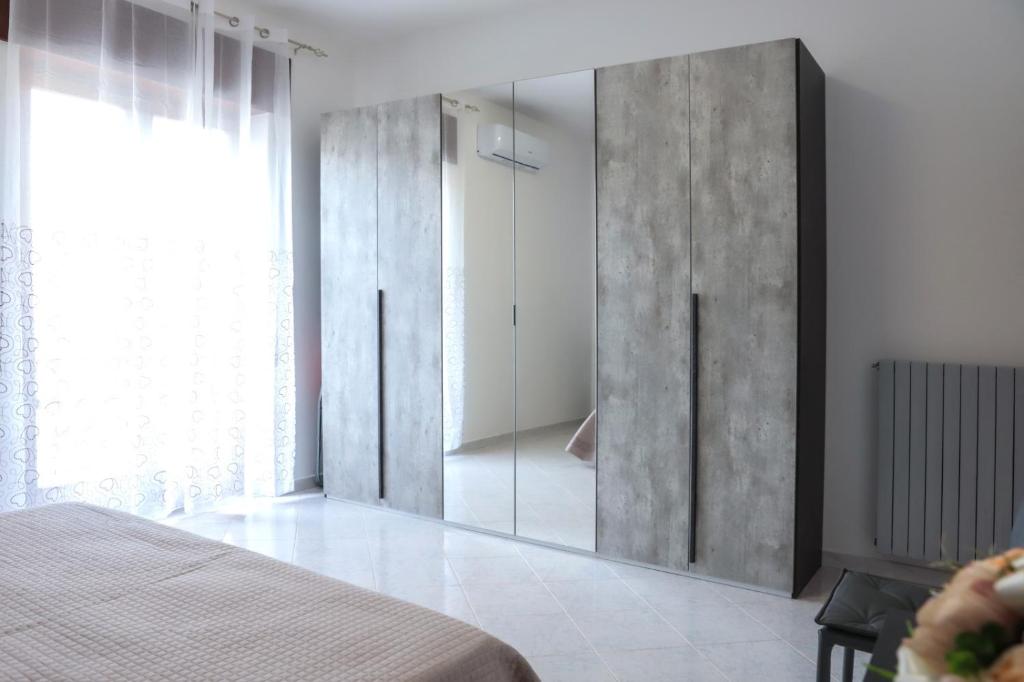 Łóżko lub łóżka w pokoju w obiekcie B&B LA CASA DEI FIORI