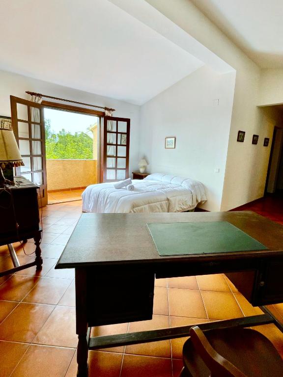 Postel nebo postele na pokoji v ubytování Villa La Torreta REF 056
