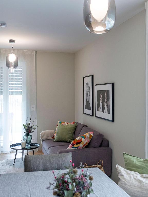 A seating area at Apartments Traunkai Bad Ischl