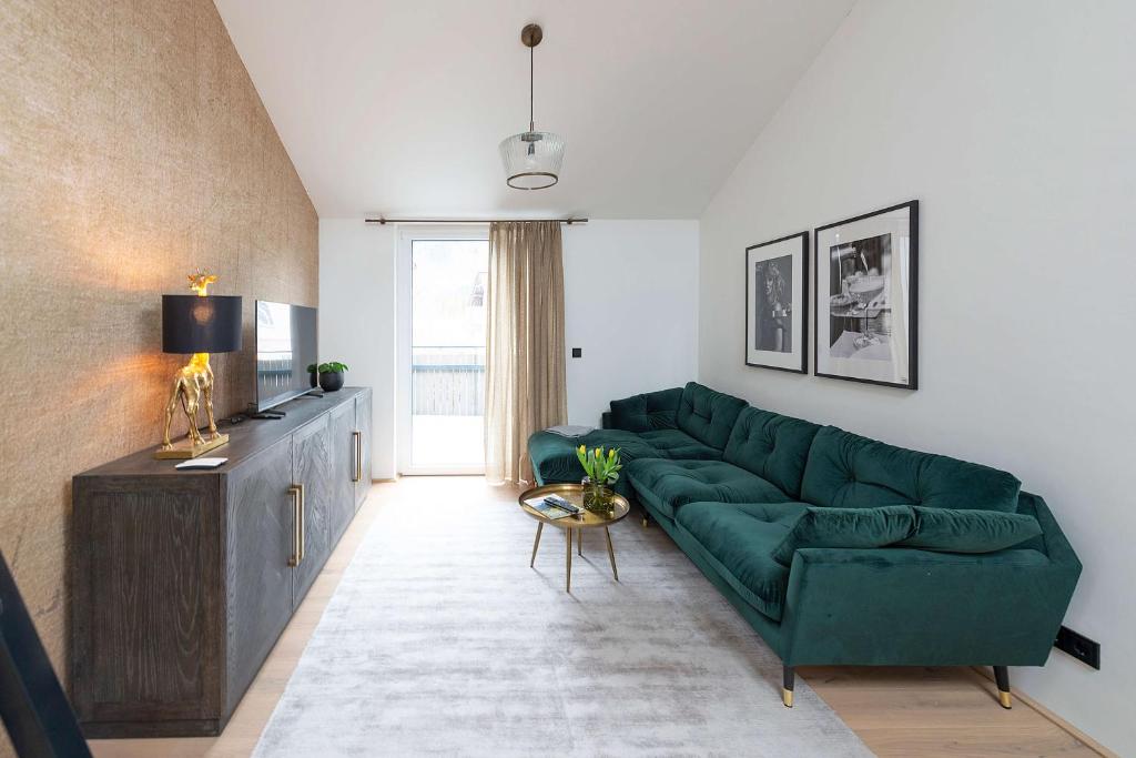 A seating area at Apartments Traunkai Bad Ischl