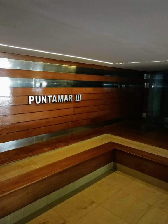 Luminoso Ambiente, con cochera en lo mejor de La Perla - Apartamento De Una Habitación