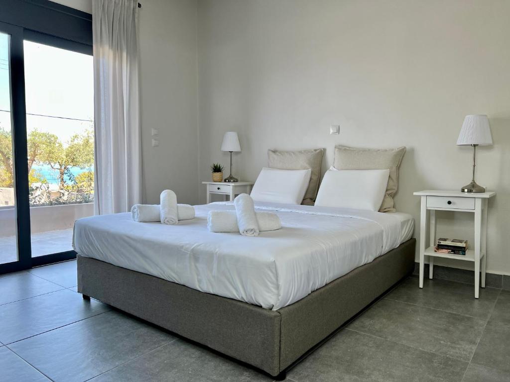 Postel nebo postele na pokoji v ubytování PETRA RESIDENCES IN LINDOS