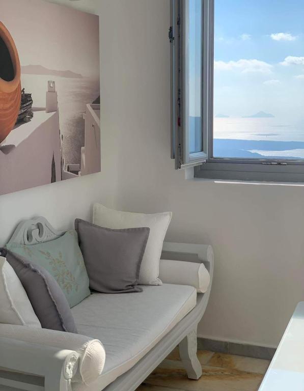 A seating area at Iliovasilema Suites