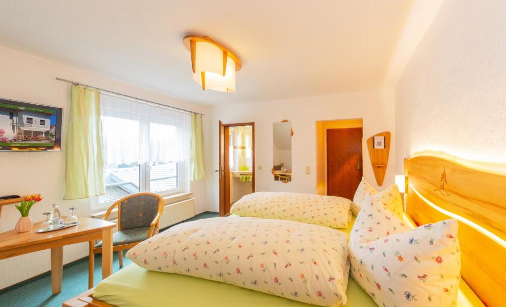 Voodi või voodid majutusasutuse Rennsteighotel Grüner Baum toas