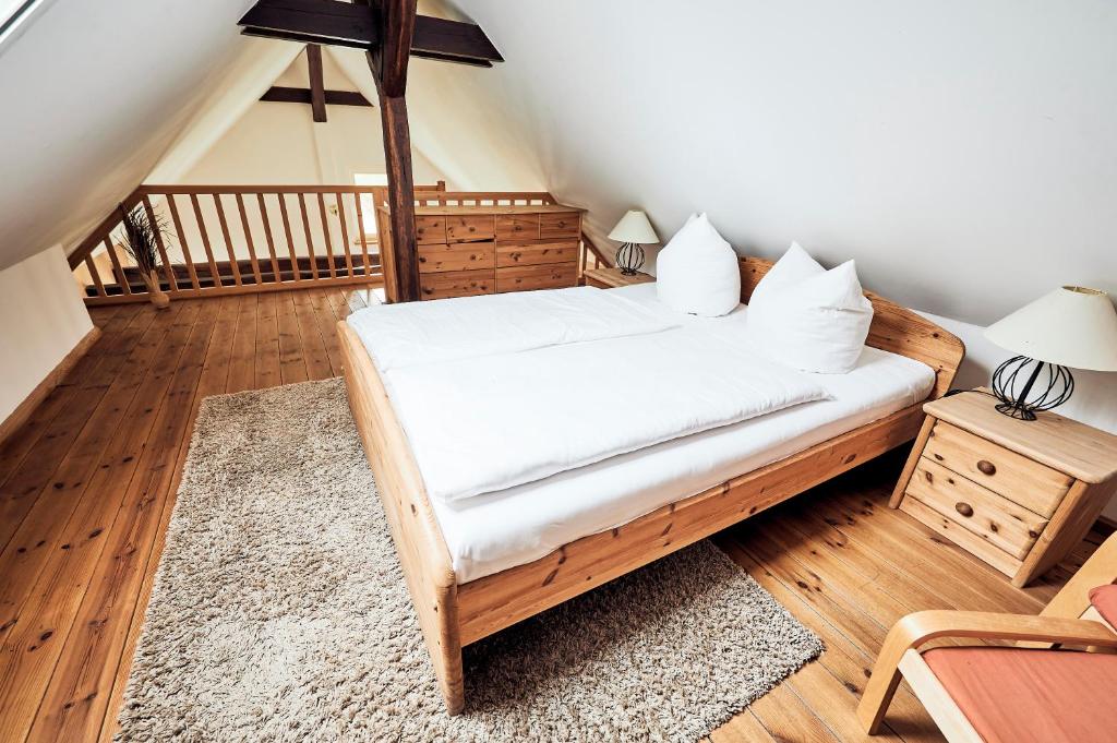 Postel nebo postele na pokoji v ubytování Elbterrasse Wörlitz
