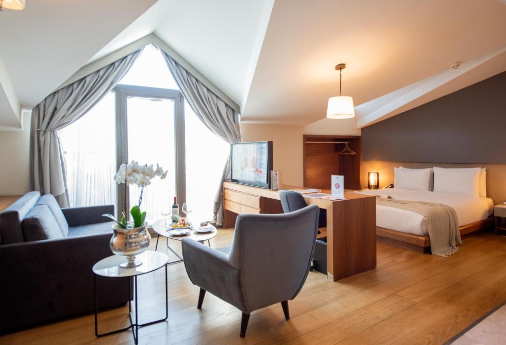 Cama ou camas em um quarto em Dosso Dossi Hotels & SPA Downtown