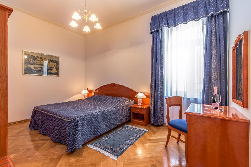 Postel nebo postele na pokoji v ubytování Hotel Galeb