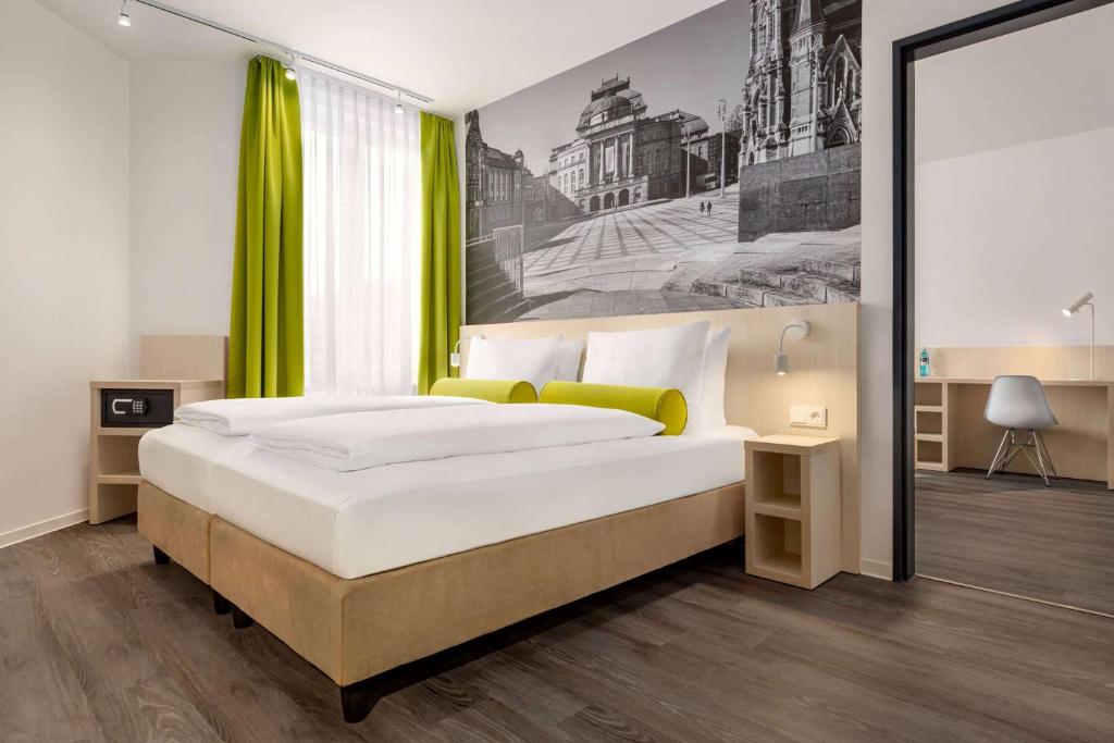 Postel nebo postele na pokoji v ubytování Super 8 by Wyndham Chemnitz