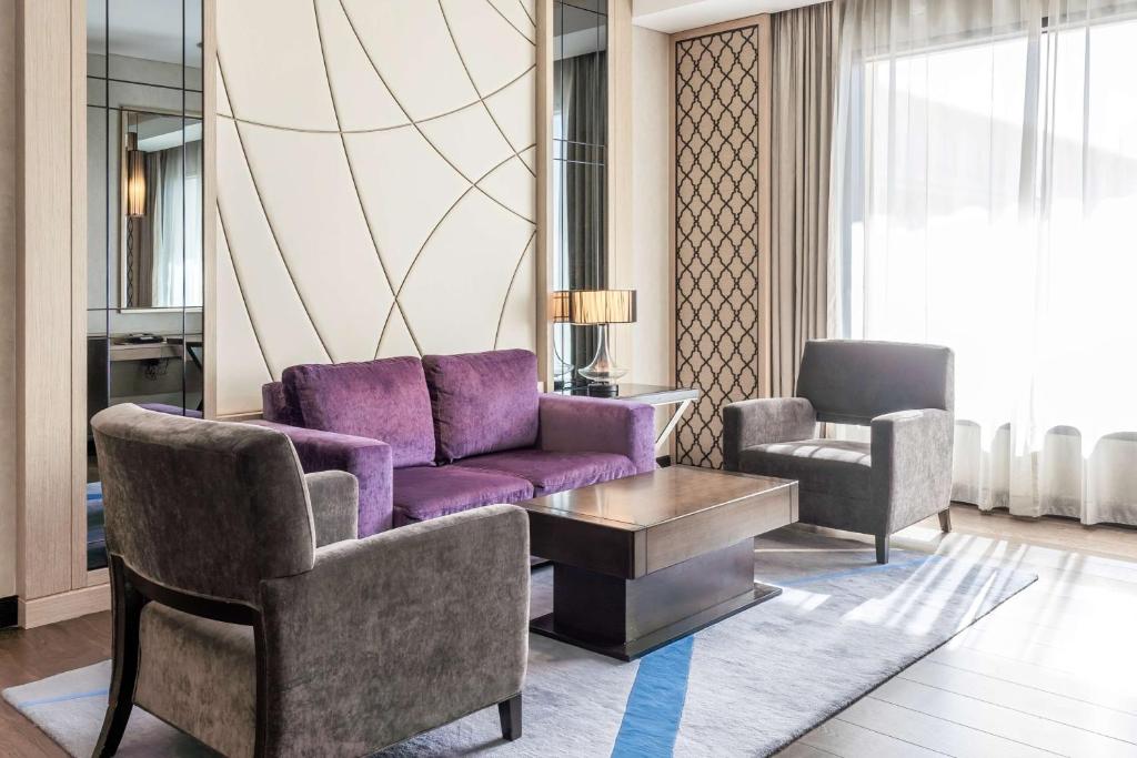 Posezení v ubytování Radisson Collection Muscat, Hormuz Grand