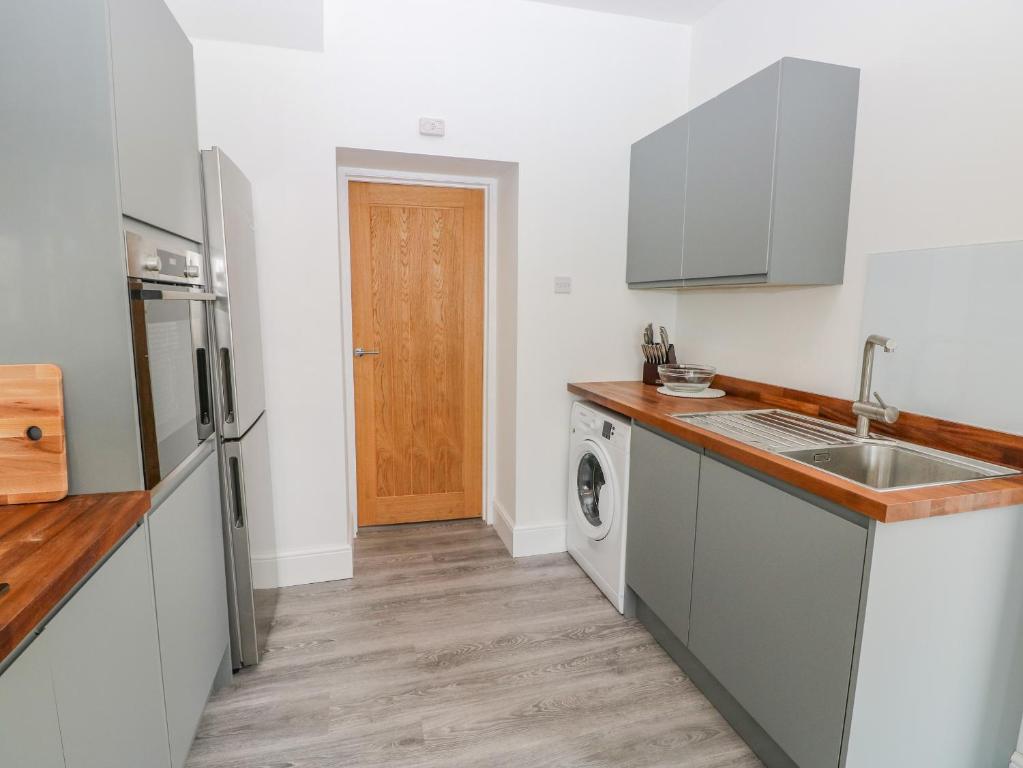 Kuchyň nebo kuchyňský kout v ubytování 54 Pencoed Road