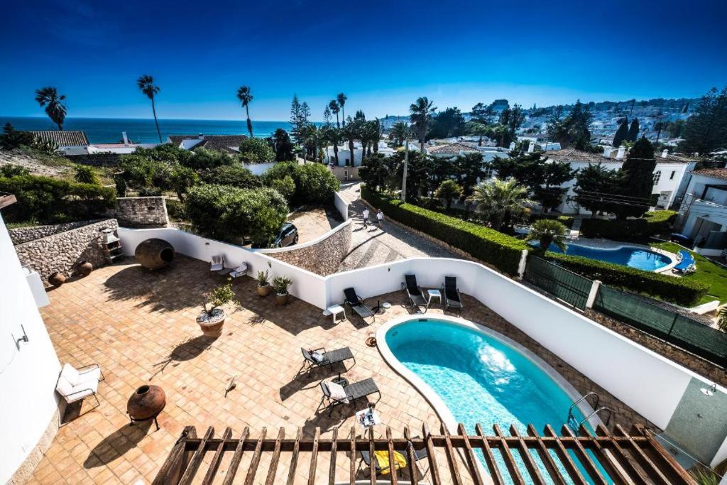 a view of a swimming pool and the ocean from a building at Beach Park Apartments in Luz