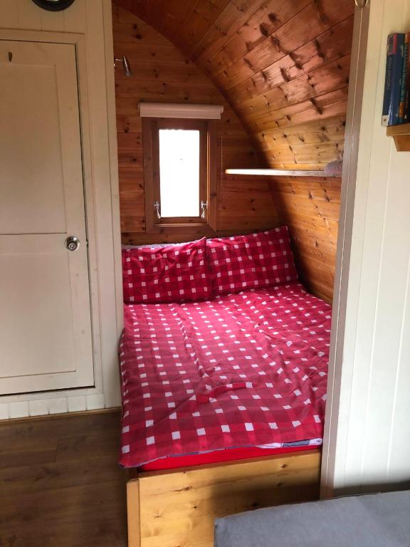 Una cama o camas en una habitación de The Rainbow POD
