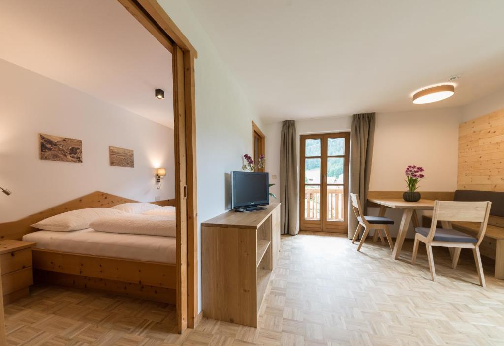 TV a/nebo společenská místnost v ubytování Residence Edelweiss