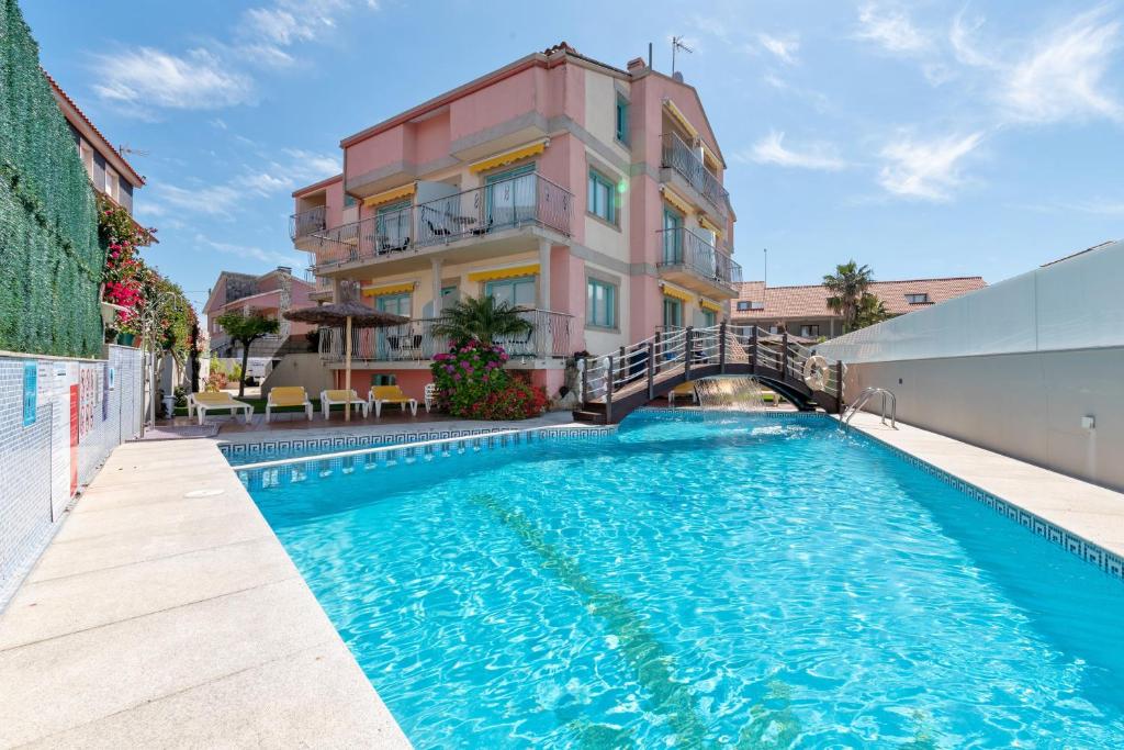 Bazén v ubytování Duerming Velero Apartamentos nebo v jeho okolí