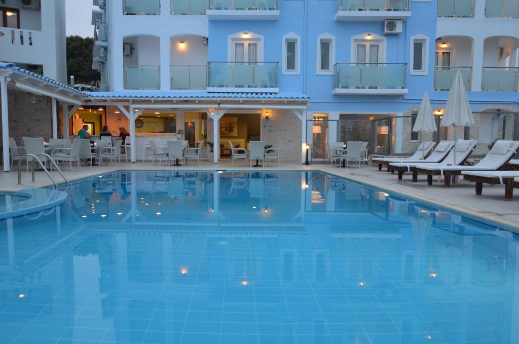 Bazén v ubytování Areti Hotel nebo v jeho okolí