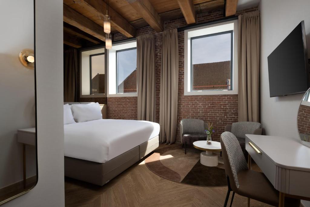 Postel nebo postele na pokoji v ubytování Hotel Arsenaal Delft