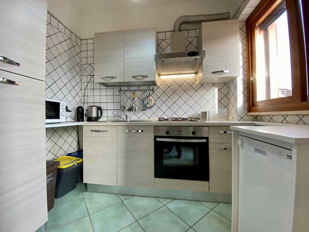 Kuchnia lub aneks kuchenny w obiekcie Ganimede Apartament