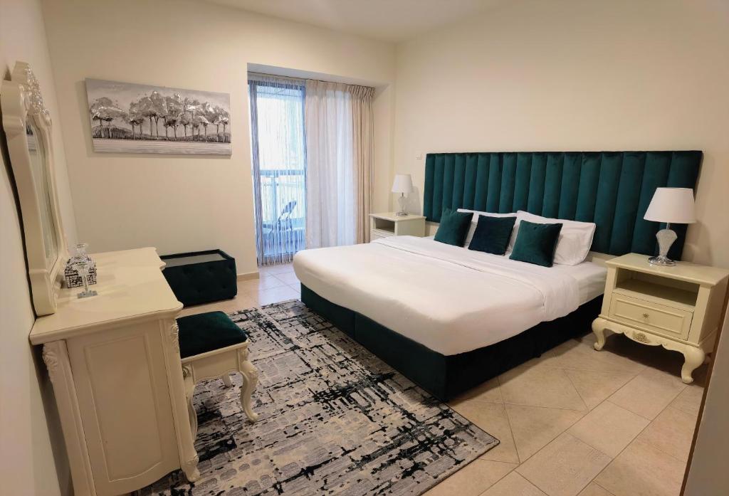 نمای نخل سرنیتی 3BR در مارینا