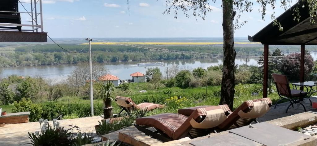 a view of a river with chairs and a table at House 33 in Stari Slankamen