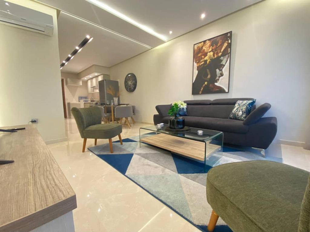 Khu vực ghế ngồi tại Pearl 31 - classy, brand new w/ balcony